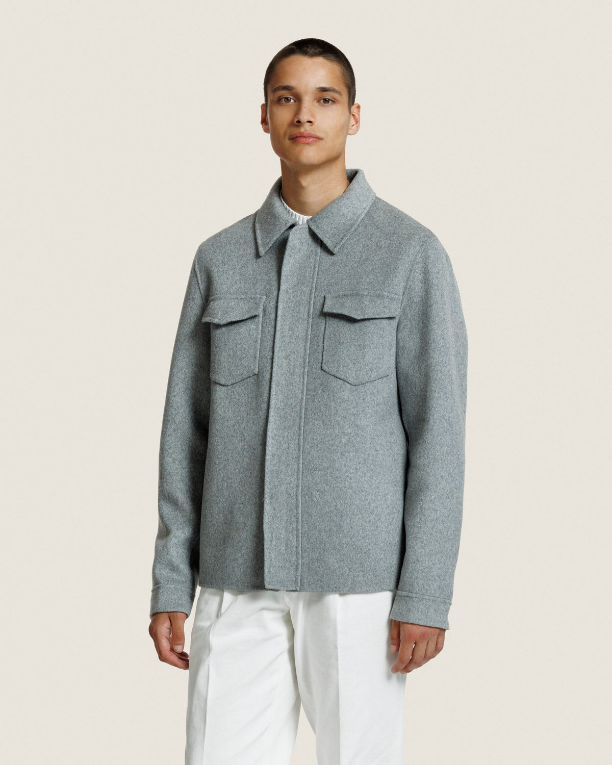 Heren Herfst Winter Overshirt met Borstzakken en Verdekte Knoopsluiting in Lichtgrijs Gemêleerd – afbeelding 4